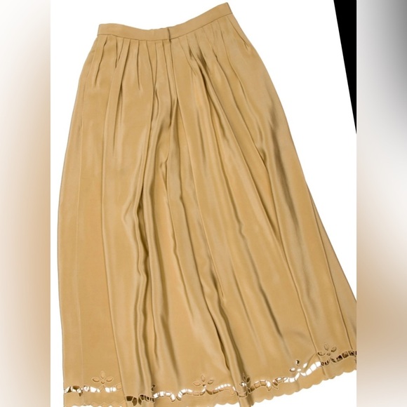 Oscar de la Renta Dresses & Skirts - Vintage Oscar De la Renta Lillie Rubin size 6 Elegant Tan Women's pleated skirt